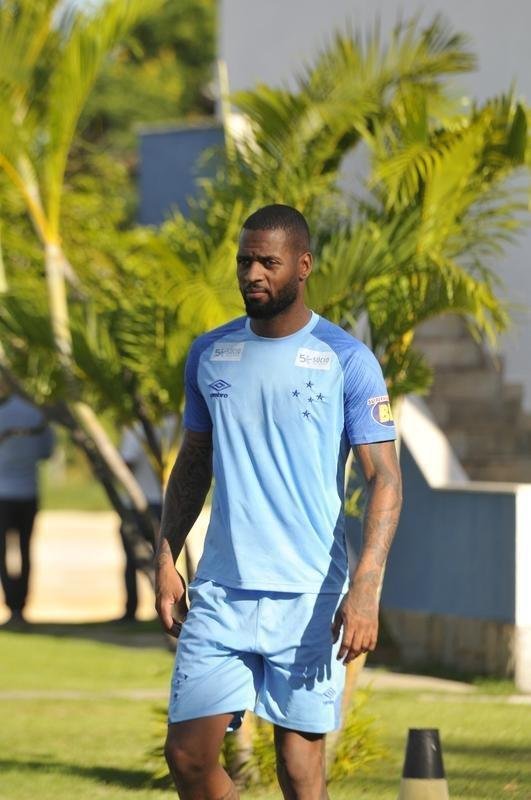 Treino do Cruzeiro nesta segunda marcou o batismo do colombiano Luis Orejuela, reforo para 2019