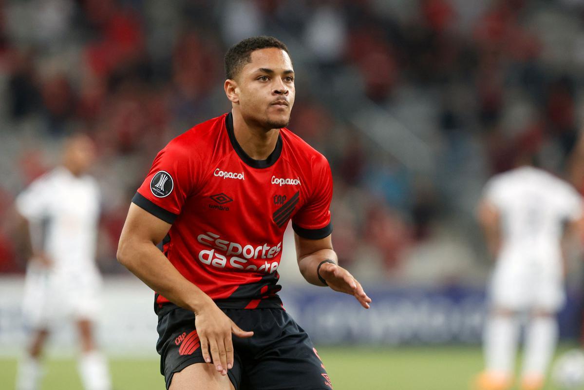 O Atltico visitou, na noite desta tera-feira (18/4), o Athletico-PR na Arena da Baixada, em Curitiba. A partida foi vlida pela 2 rodada do Grupo G da Copa Libertadores de 2023.