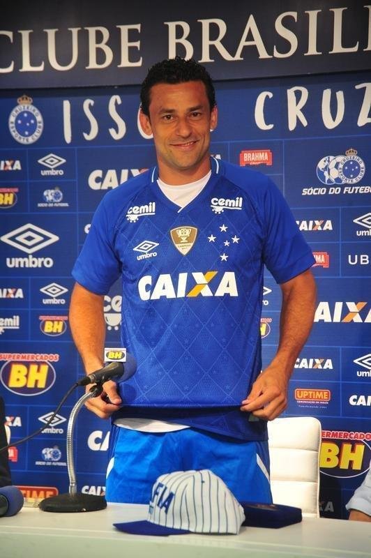 Fred foi apresentado no Cruzeiro pelo presidente Wagner Pires de S e pelo vice Itair Machado