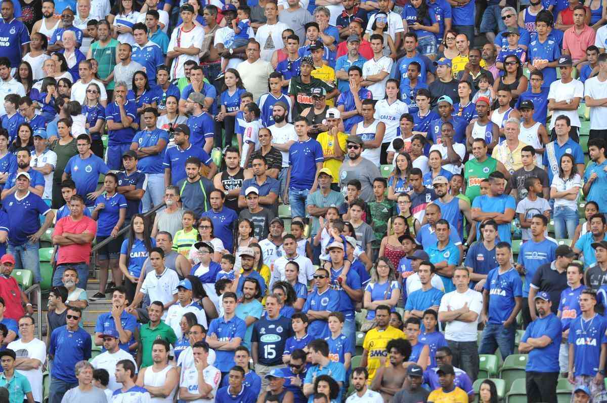 Torcida cruzeirense marcou presena na final do Brasileiro Sub-20, no Independncia, em BH