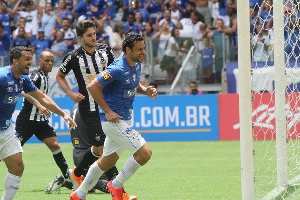 Fred abriu o placar para o Cruzeiro aos 15 minutos do segundo tempo em cobrana de pnalti