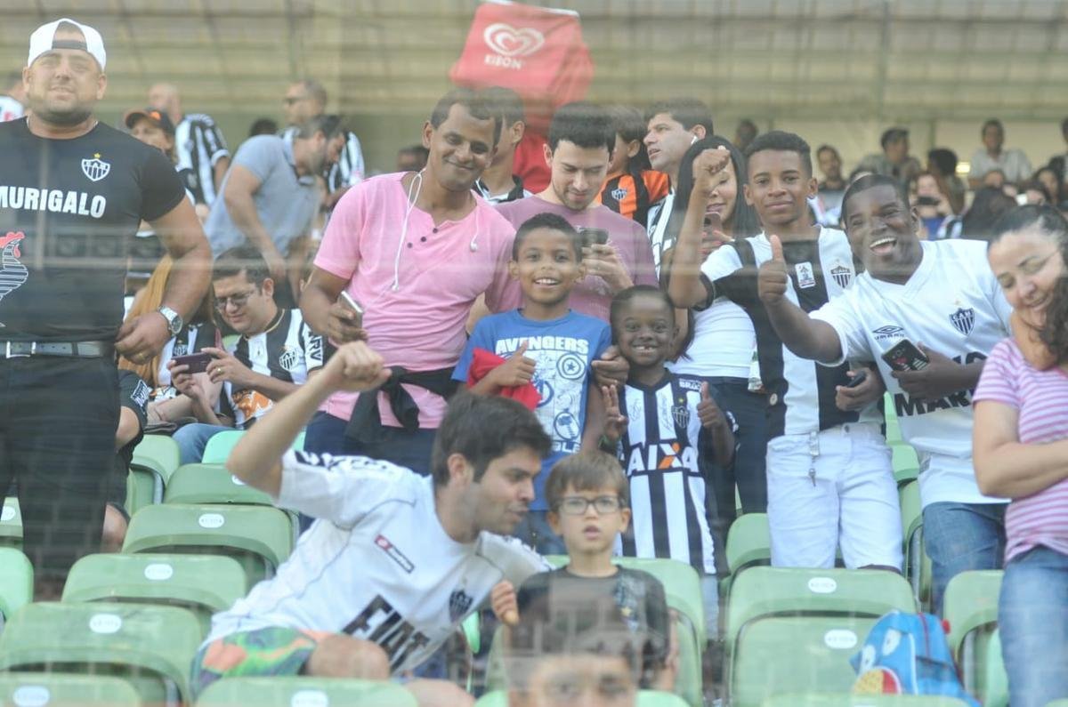 Torcida do Atltico acompanha duelo contra o Palmeiras, no Independncia