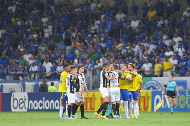 As melhores fotos do jogo entre Cruzeiro e Operrio-PR, no Mineiro, em Belo Horizonte, pela 29 rodada da Srie B do Brasileiro