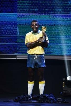 Maradona e Pel foram homenageados durante cerimnia em Luque, no Paraguai