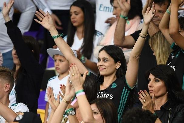 Torcidas de Real Madrid e Liverpool encheram o estádio Olímpico, de Kiev, na final da Champions
