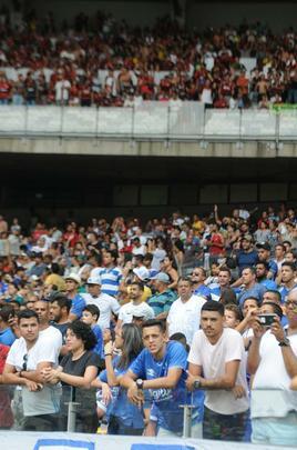 Torcidas de Cruzeiro e Flamengo fizeram a festa em duelo das equipes no Mineiro