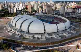 Arena das Dunas (Estado): R$ 400 milhes (construda entre 2011 e 2014). Capacidade durante a Copa do Mundo de 2014: 42.086 torcedores. Capacidade atual: 31.375 torcedores. Custo mdio do assento na Copa: R$ 9.504. Custo mdio do assento atualmente: R$ 12.749.