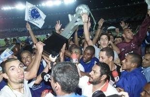 Imagens da torcida e da final da Copa do Brasil de 2003