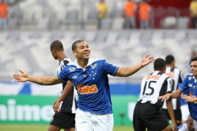 Nilton - 11 gols em 97 jogos
