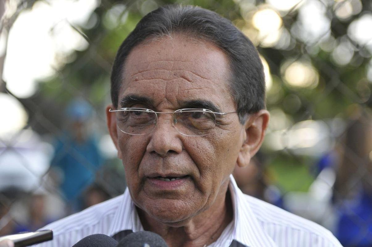 29/04/2015 - Benecy Queiroz na Toca da Raposa II