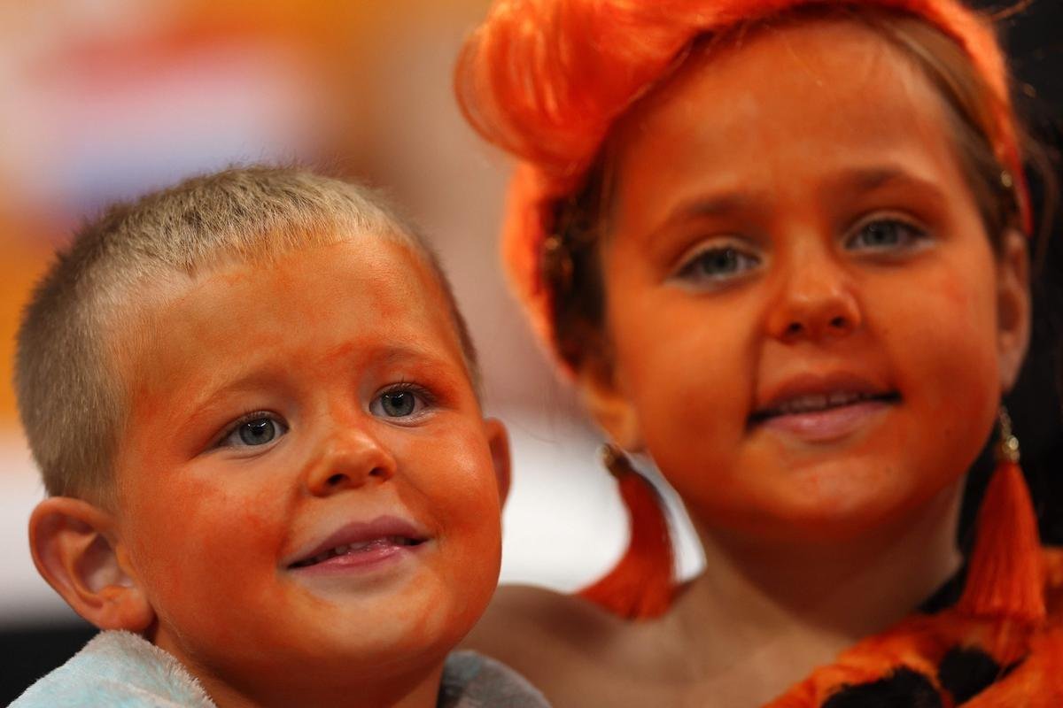 Torcedores de Holanda e Catar no Estdio Al-Bayt, em Al Khor, pelo Grupo A da Copa do Mundo