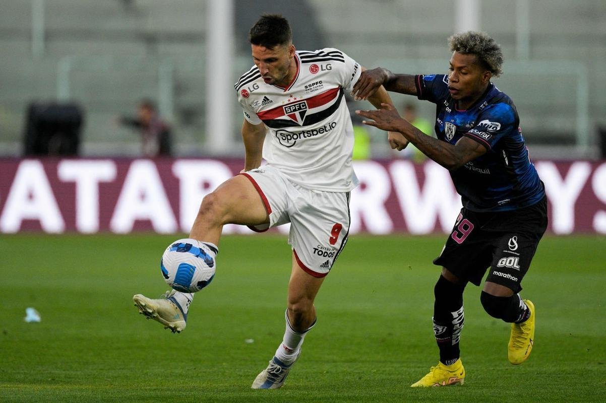 Independiente del Valle, do Equador, vence So Paulo por 2 a 0 e conquista o ttulo da Copa Sul-Americana em Crdoba, na Argentina. Os gols foram de Lorenzo Faravelli e Lautaro Daz