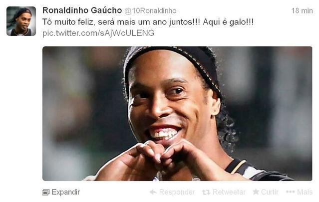 Em janeiro de 2014, Ronaldinho renovou o contrato com o Atlético até o fim do ano