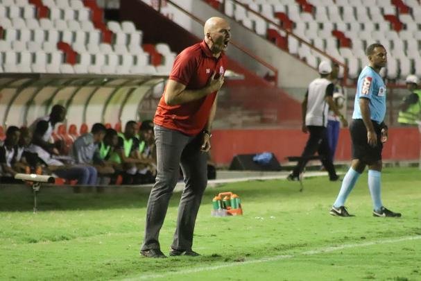 Equipes se enfrentaram pela 13 rodada da competio no estdio dos Aflitos.