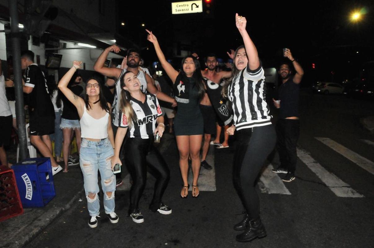 Torcedores do Galo comemoram classificao  final da Copa do Brasil no Bar do Salomo, tradicional reduto atleticano de Belo Horizonte