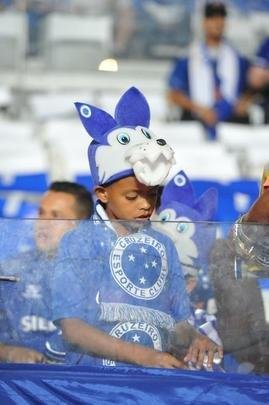 Chegada das torcidas de Cruzeiro e Grmio ao Mineiro para a semifinal da Copa do Brasil