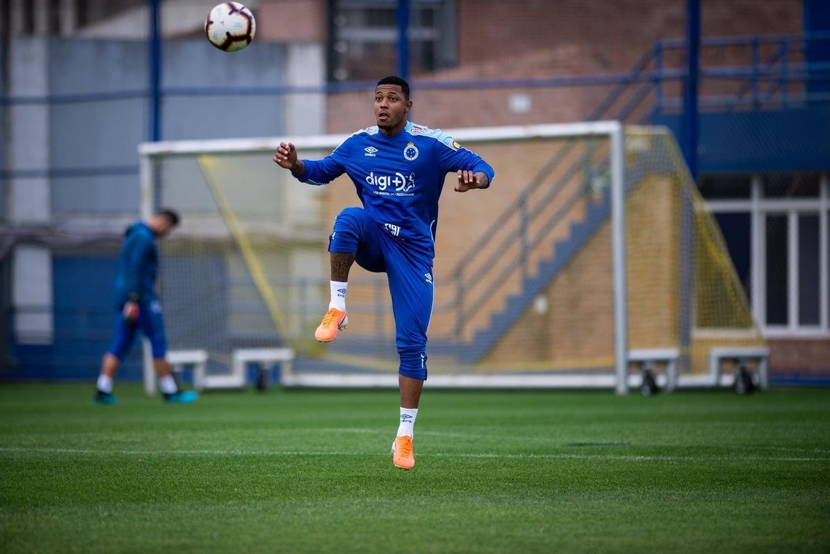 De olho em jogo contra o River Plate pela Copa Libertadores, Cruzeiro treinou na tarde desta segunda-feira no CT do Boca Juniors