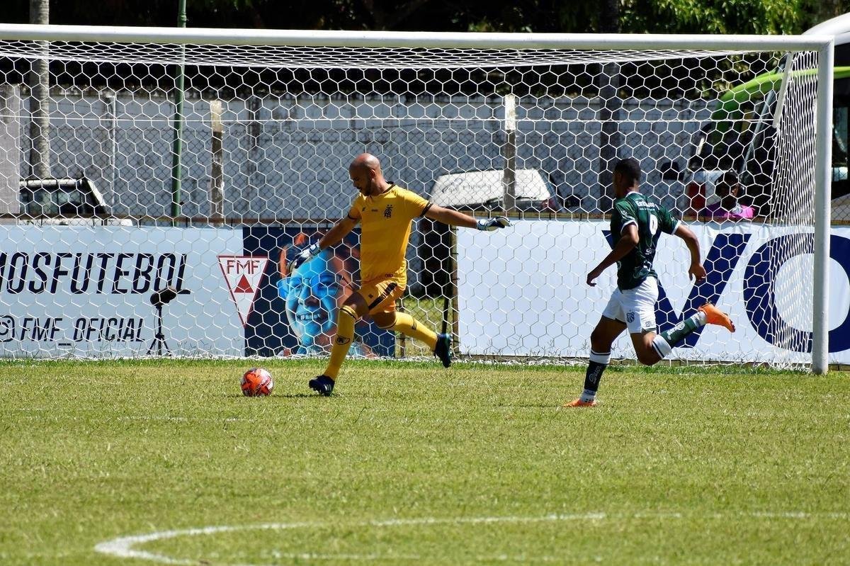 Fotos da partida entre Caldense x Amrica, disputado no Ronaldo, em Poos de Caldas, pela estreia do Mineiro