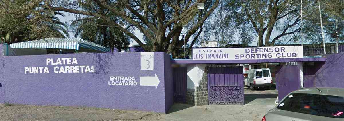 Localizado numa regio bastante arborizada de Montevido, o Luis Franzini no  exatamente um exemplo de imponncia. Inaugurado em 1963 e reformado em 1998, o estdio tem capacidade para 18 mil torcedores. Normalmente, o pblico presente at mesmo de Libertadores no costuma chegar perto da lotao.