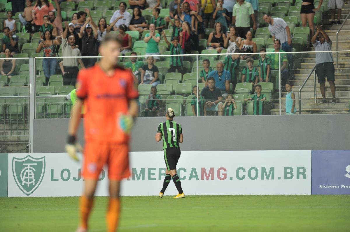 Veja fotos do jogo entre Amrica e Villa Nova