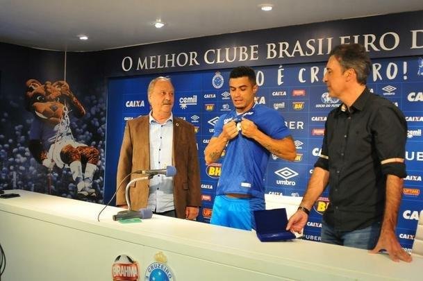 Cruzeiro apresentou o lateral-esquerdo Egdio como novo reforo para a temporada 2018