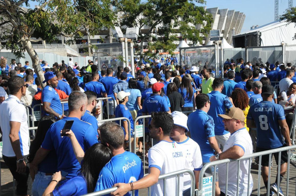 Cruzeiro x Bahia: fotos da torcida da Raposa no Mineiro
