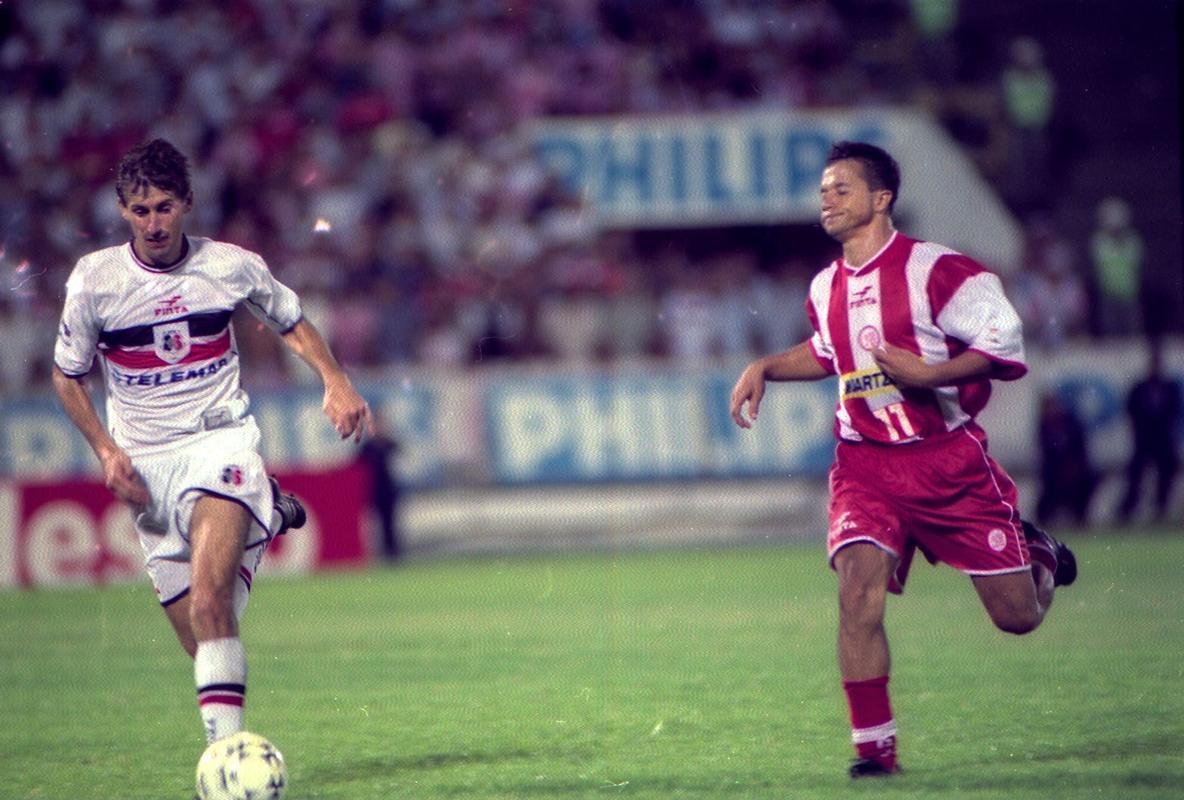 Camisa da Finta vestida pelo dolo do Nutico, Kuki, na temporada de 2002. Time se sagrou bicampeo estadual com uniforme