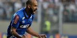 Bruno Rodrigo, de cabea, marcou o gol da vitria do Cruzeiro depois de falta cobrada por Arrascaeta: 3 a 2