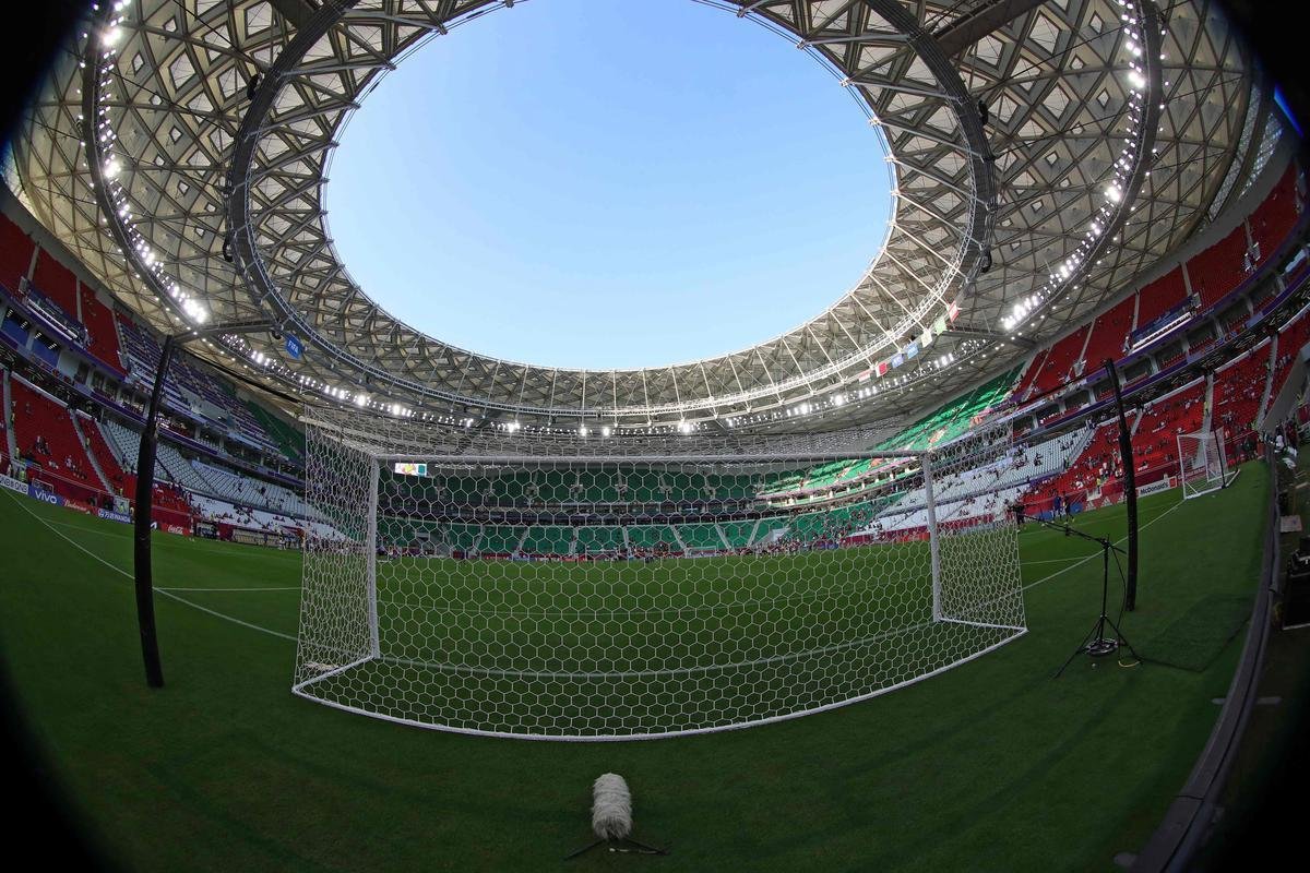 Estdio Al Thumama: arena da Copa tem capacidade para 40 mil torcedores e fica em Doha, capital do Catar. Foi projetado por pessoas nascidas no pas e reflete tradio familiar catari
