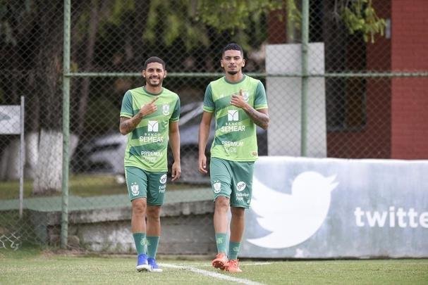 Lisca foi apresentado, conversou com jogadores e assistiu ao treino do Amrica