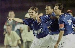 Em 1999, Cruzeiro goleou o Botafogo por 4 a 1, na estreia do Brasileiro, em noite do atacante Alex Alves.