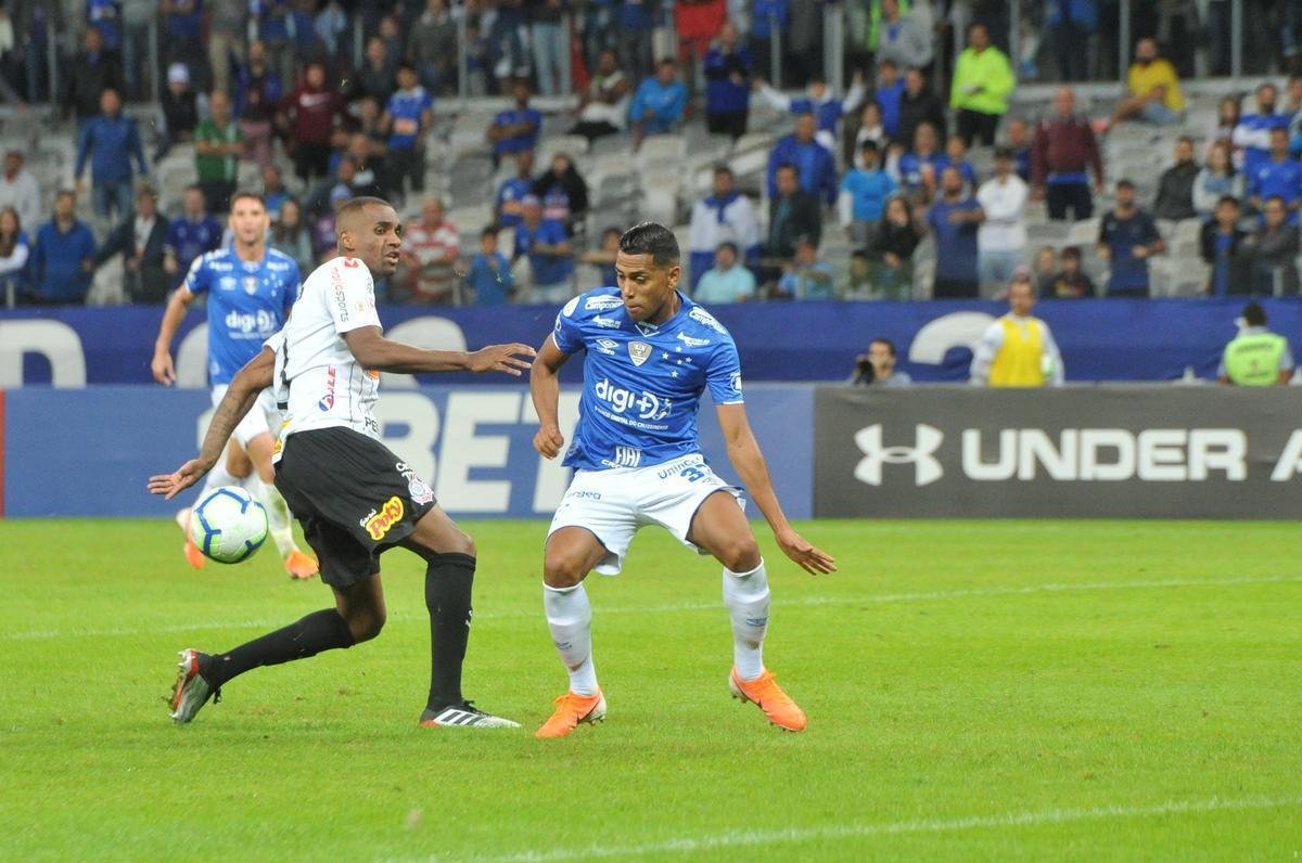 Fotos de Cruzeiro x Corinthians, no Mineiro, pela oitava rodada do Campeonato Brasileiro