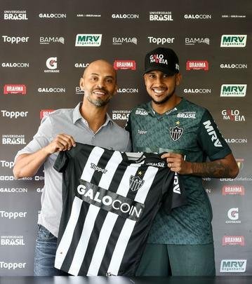 Imagens da apresentao de Jair no Atltico