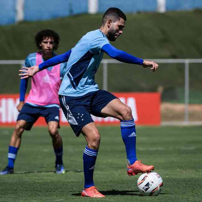 Cruzeiro Esporte Clube - Artilheiro e promessa da base, Wesley assina  primeiro contrato profissional pelo clube Acesse nosso site e fique por  dentro de tudo! 👇