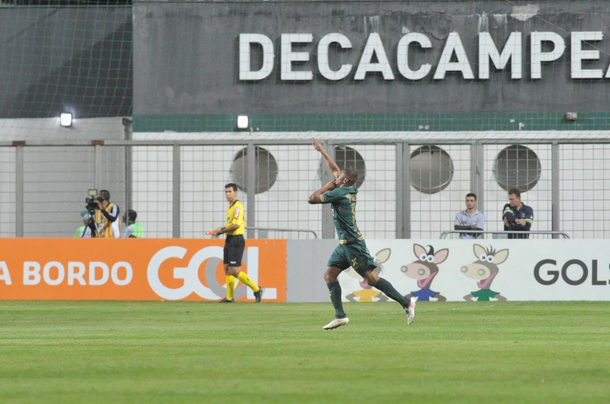 Fotos do jogo entre Amrica e Internacional, no Independncia, pela 15 rodada do Campeonato Brasileiro