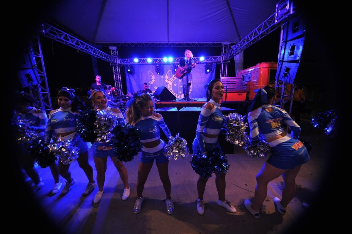 Com lanamento de uniforme e aes voltadas para o Dia Internacional da Mulher, Cruzeiro movimentou esplanada do Mineiro antes de jogo contra a URT (crdito: Juarez Rodrigues/EM D.A Press)