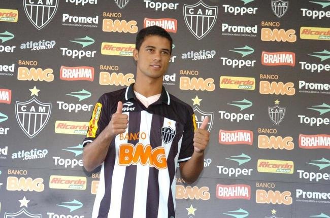 Ricardo Bueno - Jogou no Atltico entre 2010 e 2011. Foi para o Palmeiras em 2011 e ficou at 2012.