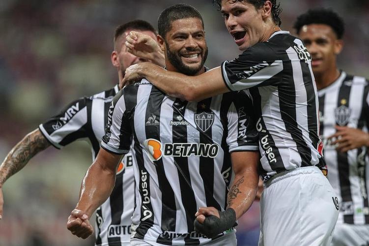 Diego Costa e Hulk marcaram os gols da vitória do Atlético por 2 a 1 sobre o Fortaleza, no Castelão