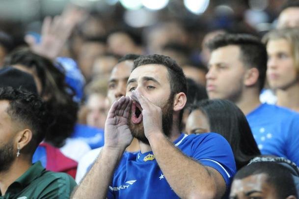 Nos minutos finais, torcida do Cruzeiro parecia no acreditar na derrota para o Internacional