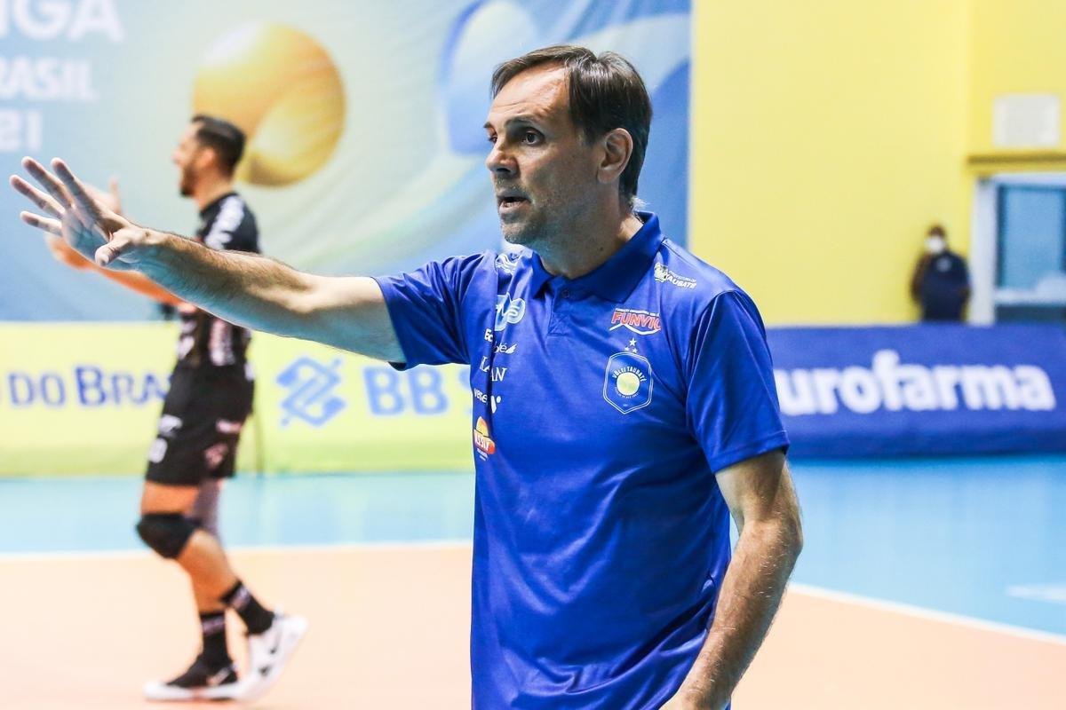 Minas no resistiu ao poderoso Taubat, perdeu por 3 sets a 0 e terminou a Superliga como vice-campeo