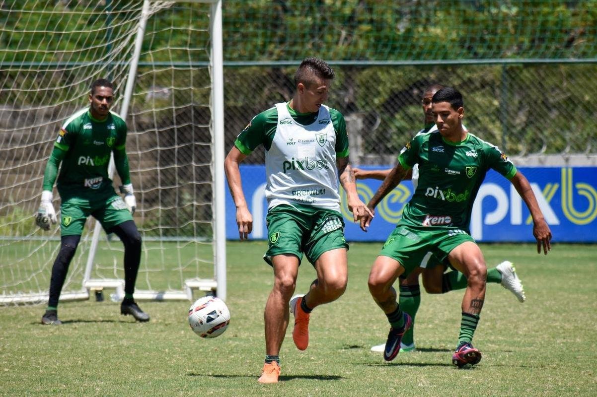 Treino do Amrica no CT Lanna Drumond nesta segunda-feira (24)