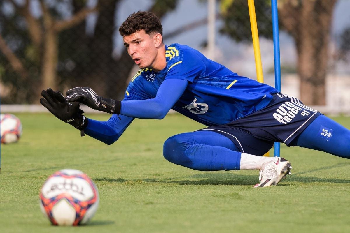 Fotos do treino do Cruzeiro na Toca da Raposa II nesta segunda-feira