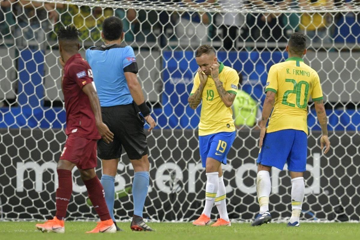 Brasil enfrentou a Venezuela na Arena Fonte Nova, pelo Grupo A da Copa Amrica
