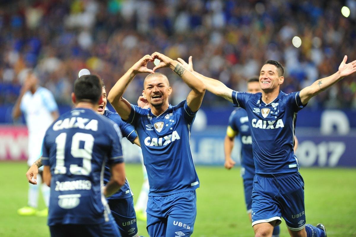 Fotos de Cruzeiro 2x2 Ava, no Mineiro, pela 35 rodada do Campeonato Brasileiro
