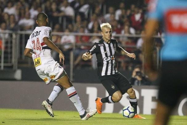 Atlético saiu atrás, conseguiu virada com Róger Guedes e Ricardo Oliveira, mas cedeu empate no Morumbi