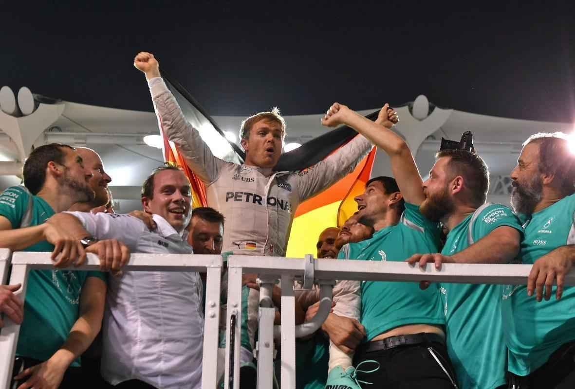 Festa de Nico Rosberg com o ttulo indito na Frmula 1; feito veio com segundo lugar em Abu Dhabi