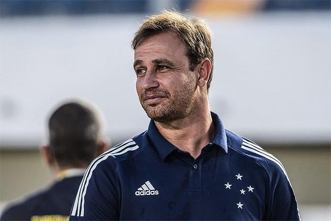 Concei��o fez apenas duas modifica��es no time titular