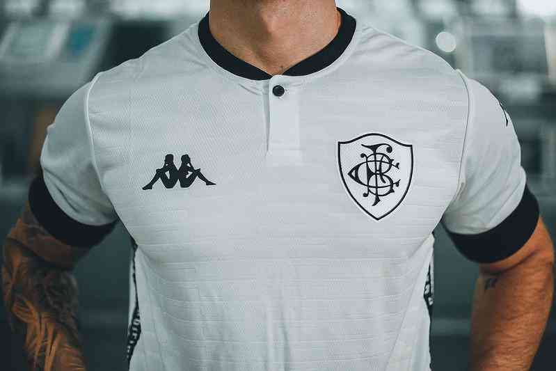 Em fevereiro, o Botafogo lançou o terceiro uniforme para a temporada de 2021. A camisa, assinada pela Kappa, custa R$259,90. 