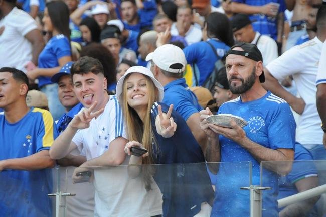 Fotos da torcida do Cruzeiro, no Mineiro, na partida contra a Ponte Preta pela 13 rodada da Srie B do Campeonato Brasileiro. Mineiro recebeu grande pblico mais uma vez