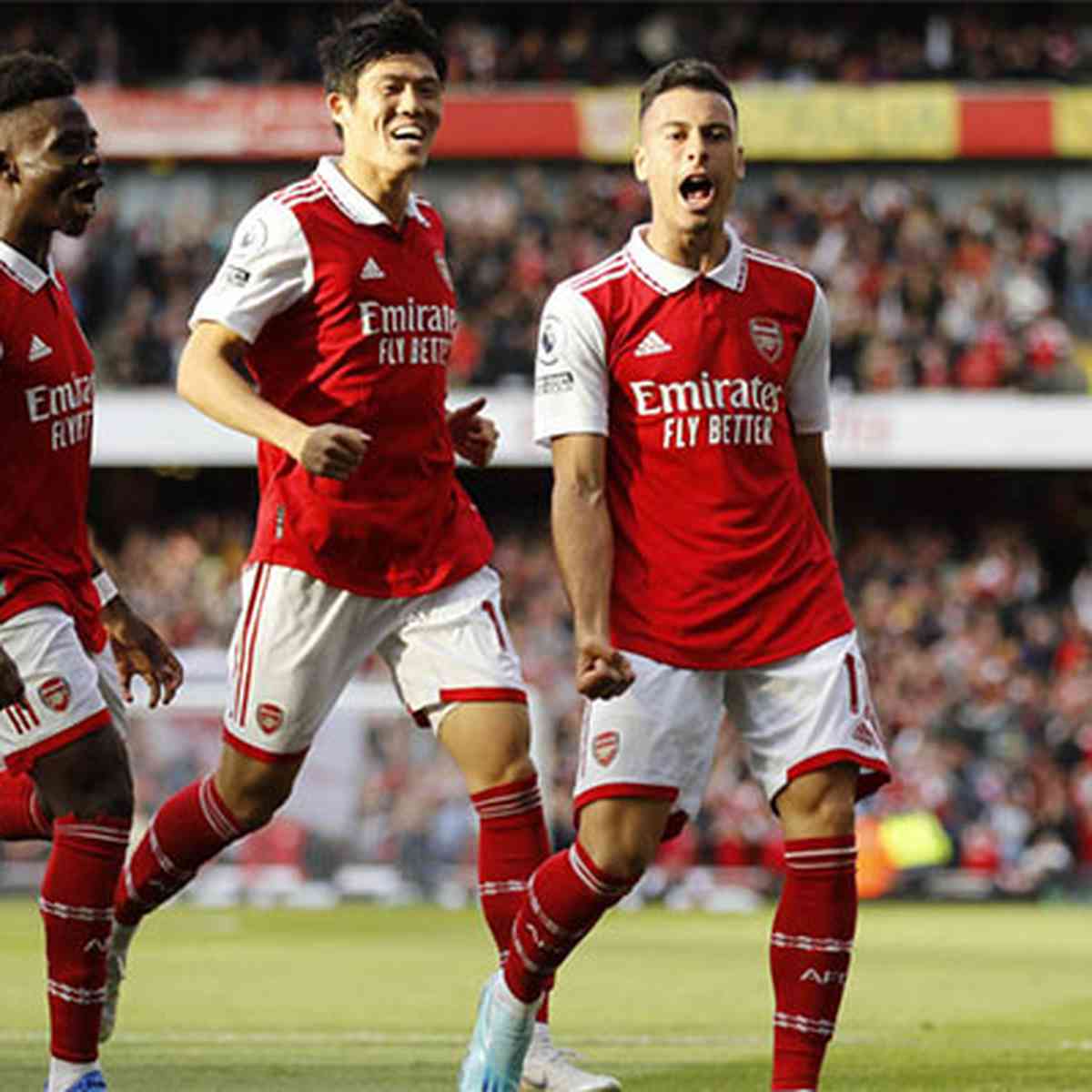 Arsenal abre vantagem, mas deixa Liverpool empatar em partida com três gols  de brasileiros